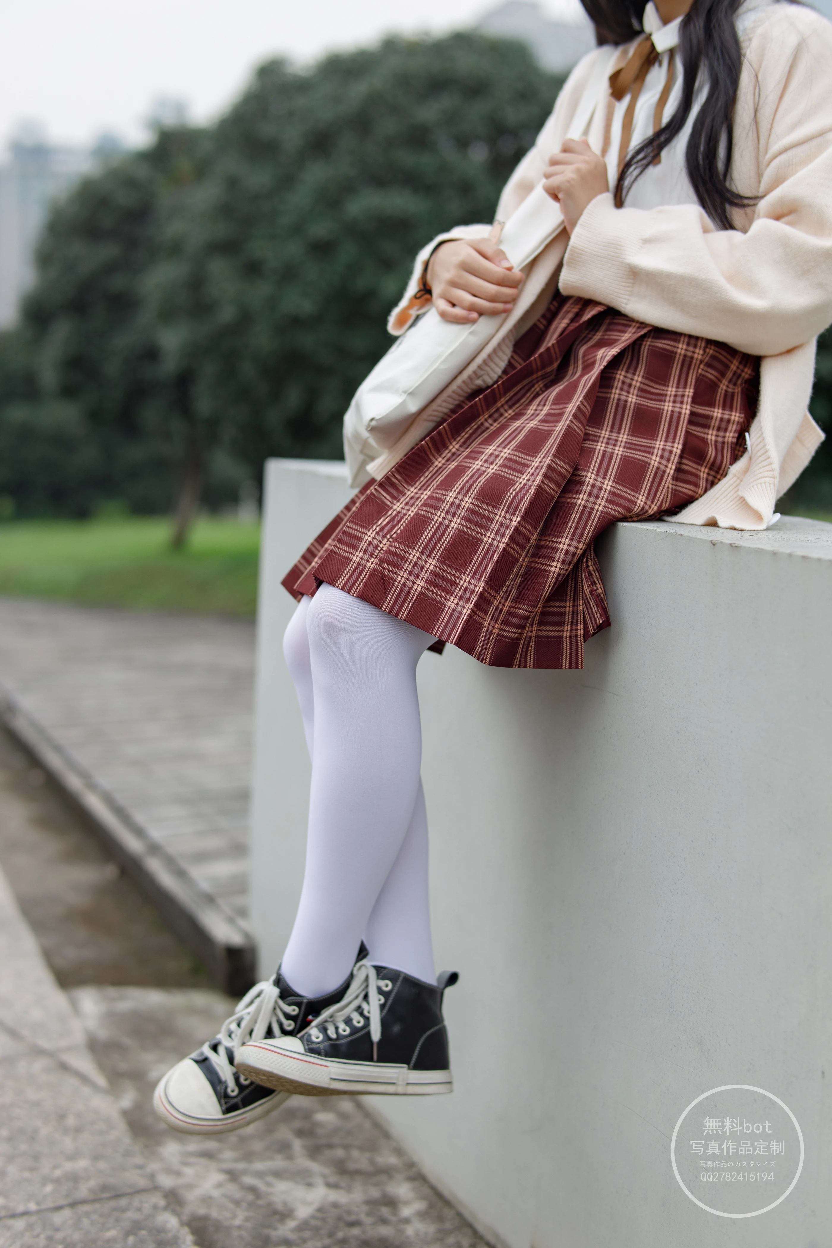 森萝财团 有料006  依依 户外白丝JK制服 [90P]插图5